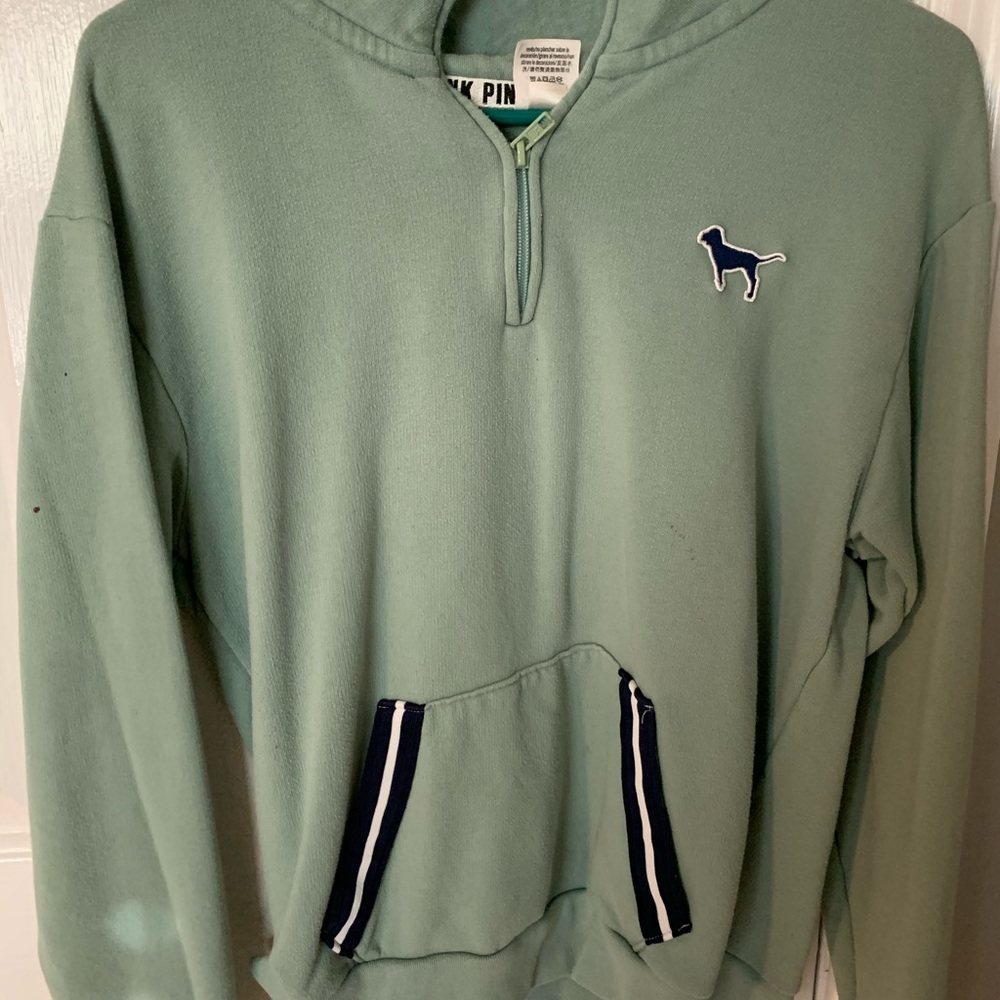 VS pink pullover